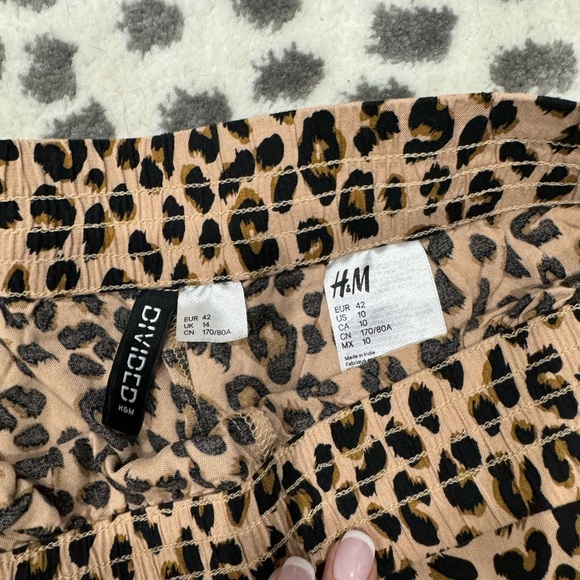 Women’s H&M leopard lightweight casual pants - Size 10 - Picture 4 of 5
